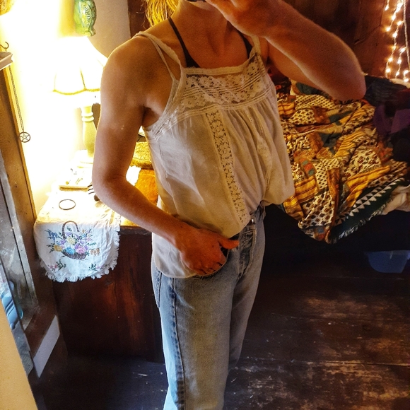 Sheer Apron Lace Tank - Picture 6 of 12